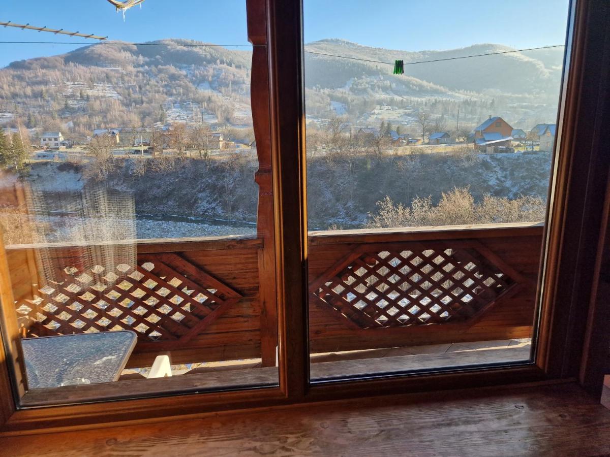 Hotel Гуцульська Хата Jaremcze Zewnętrze zdjęcie