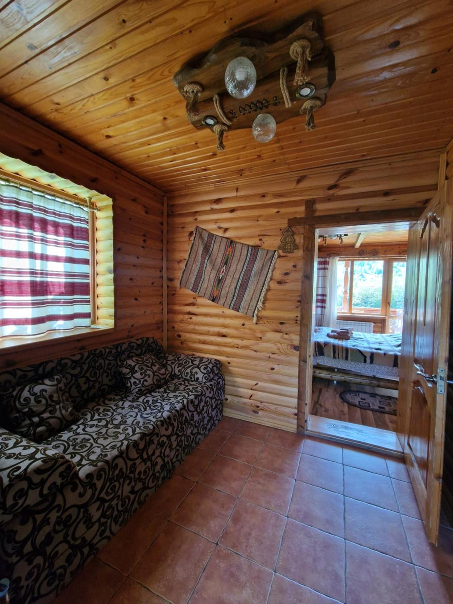 Hotel Гуцульська Хата Jaremcze Zewnętrze zdjęcie